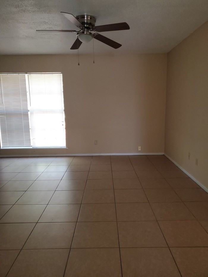 502 E Davis St #16 - Photo 5 of 13