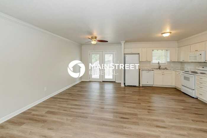 2823 Ithaca Drive Northeast - Photo 7 of 17