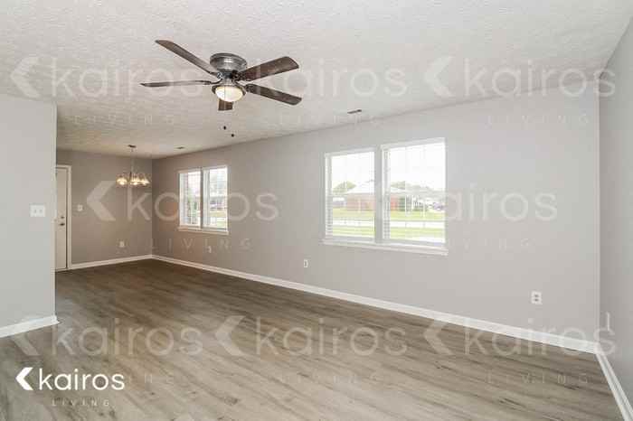 210 Deer Parkway - Photo 2 of 16