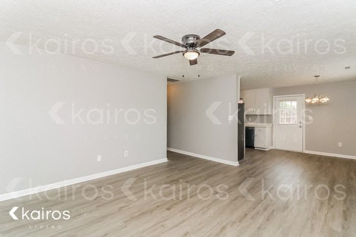 210 Deer Parkway - Photo 4 of 16