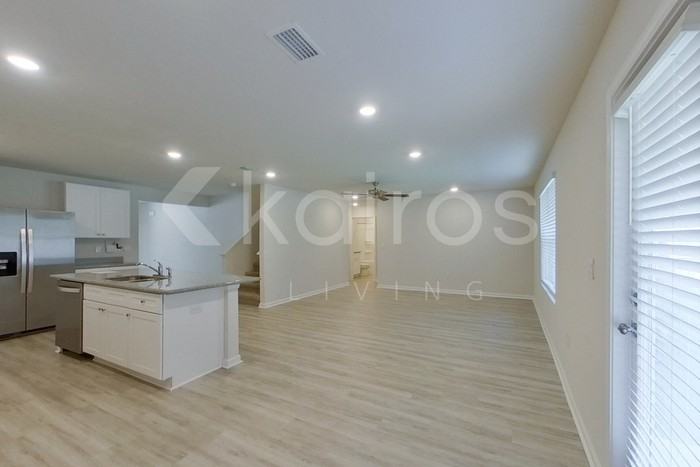 321 Monarch Ln - Photo 7 of 26