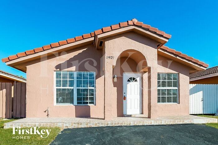 8927 Nw 114th St - Photo 2 of 15