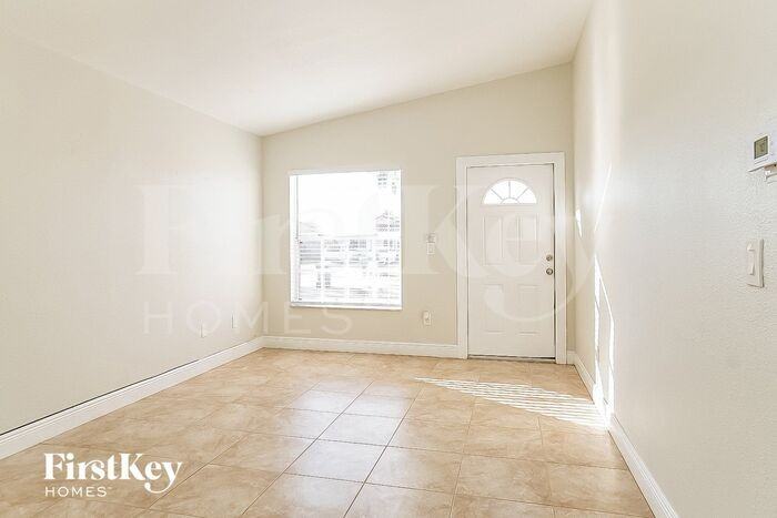 8927 Nw 114th St - Photo 3 of 15