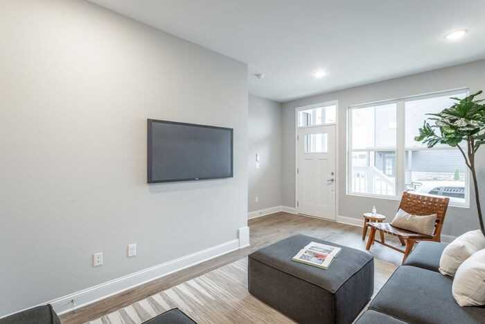 2362 E 18th Street Pl - Photo 3 of 18