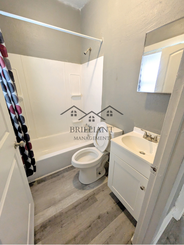 2239 E 34th St #1 - Photo 3 of 8