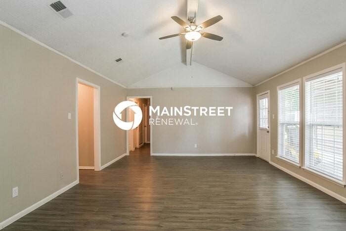 2003 Woodway Dr - Photo 4 of 16