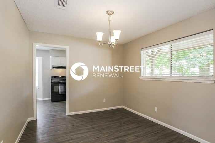 2003 Woodway Dr - Photo 5 of 16