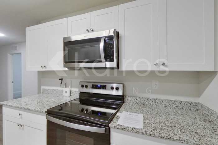 9107 Aegean Cir - Photo 7 of 23