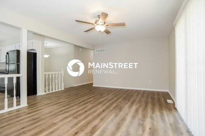 9734 Booth Ave - Photo 4 of 17