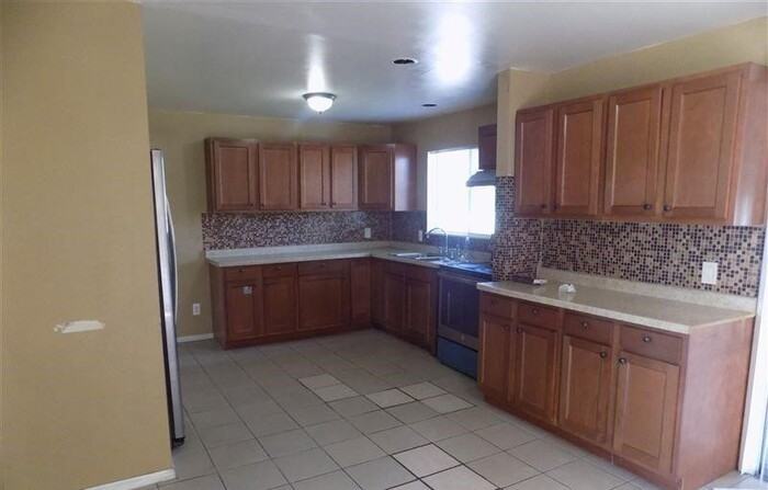 26520 Thomas Street - Photo 3 of 11