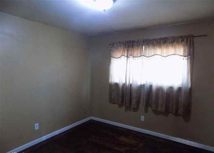 26520 Thomas Street - Photo 4 of 11