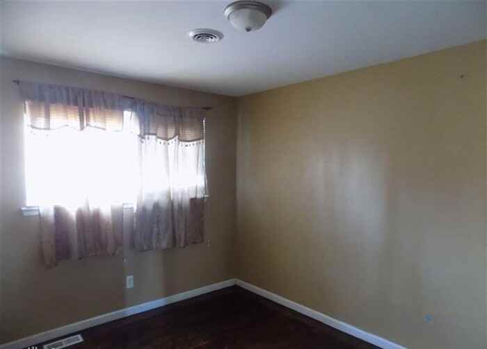 26520 Thomas Street - Photo 5 of 11