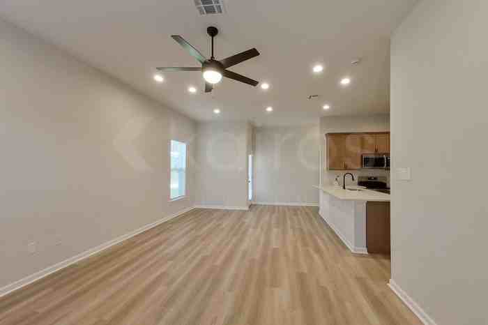 13948 Barrington Ave - Photo 2 of 20