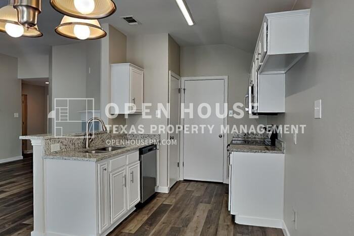 4920 Mountain Ridge Ln - Photo 6 of 21