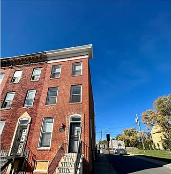 1599 Retreat St - Photo 2 of 14