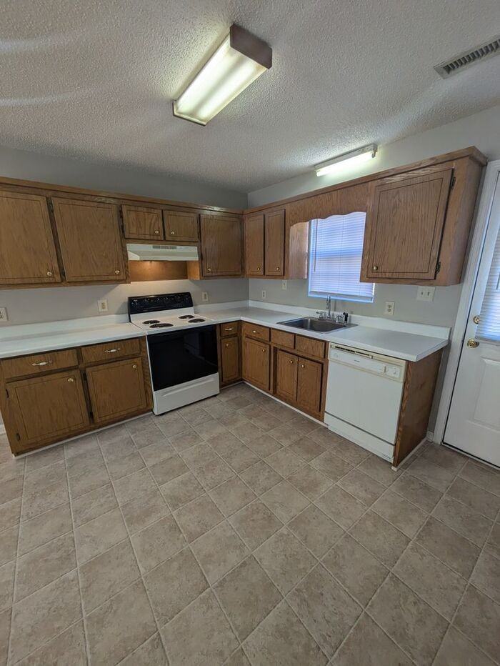 640 West 13th Street #E1 - Photo 3 of 9