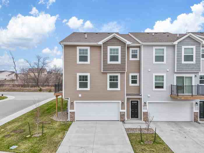 219 Red Oak Ct - Photo 3 of 21