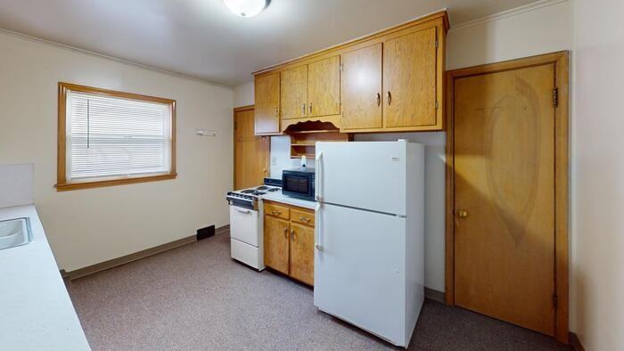218 N 12th St #3 - Photo 2 of 11