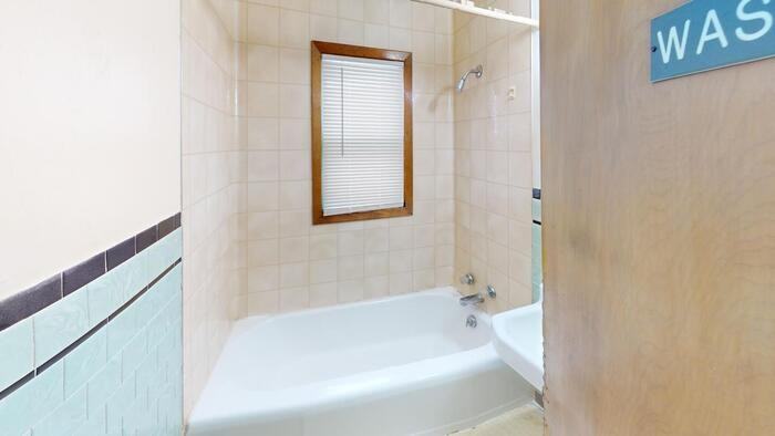 218 N 12th St #3 - Photo 3 of 11