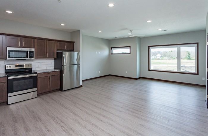 1007 Nw Shriver Blvd - Photo 3 of 18