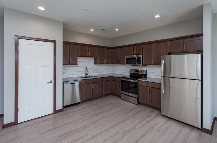 1007 Nw Shriver Blvd - Photo 4 of 18