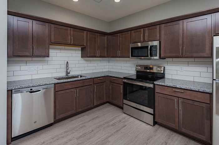 1007 Nw Shriver Blvd - Photo 5 of 18