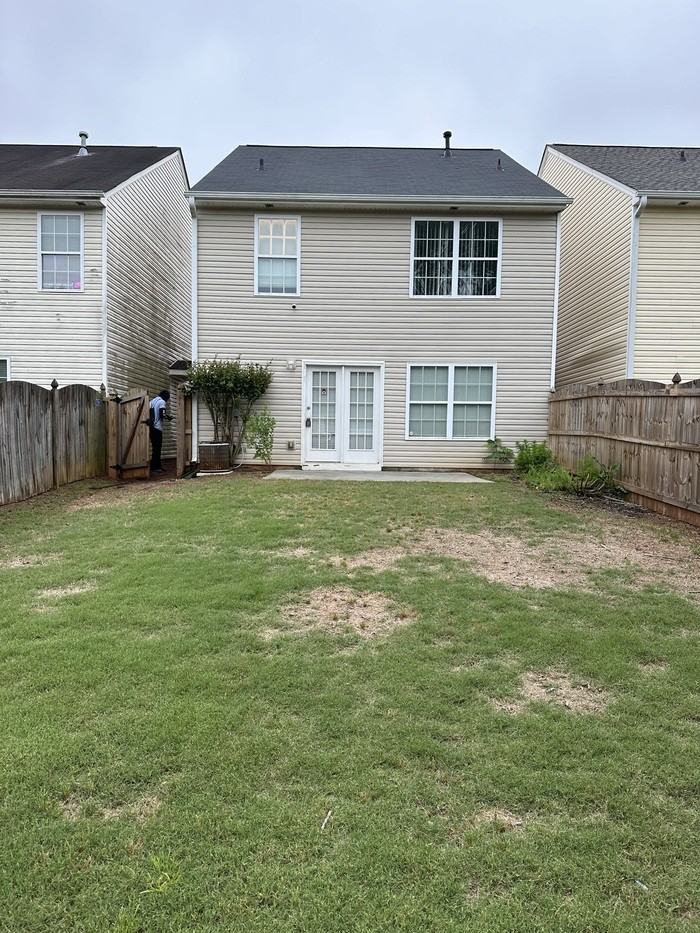 105 Crestfield Cir - Photo 3 of 28