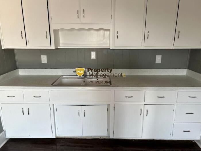 215 Madison Avenue - Photo 4 of 5