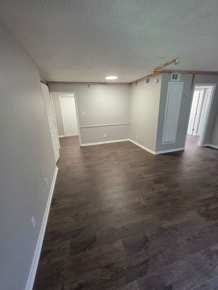 640 Glendale Pl Se #B2 - Photo 3 of 17