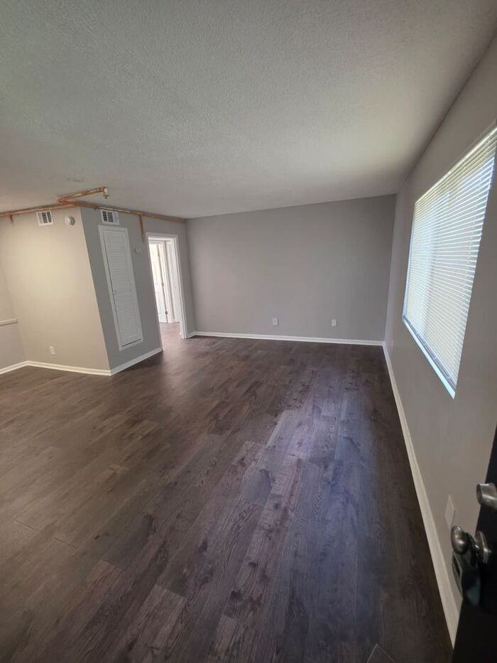 640 Glendale Pl Se #B2 - Photo 4 of 17