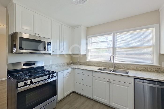 1509 Bell St - Photo 6 of 21