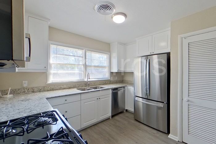 1509 Bell St - Photo 7 of 21