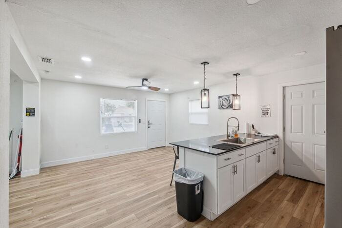 8511 N 11th St - Photo 4 of 15