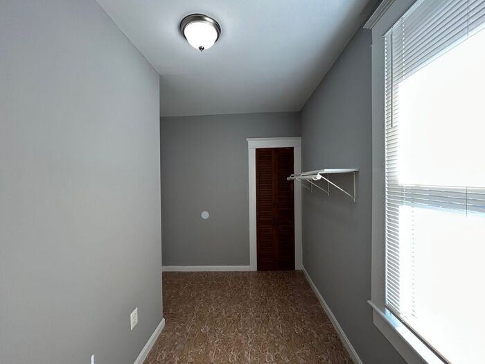 499 Hazlett Ave #B - Photo 7 of 9