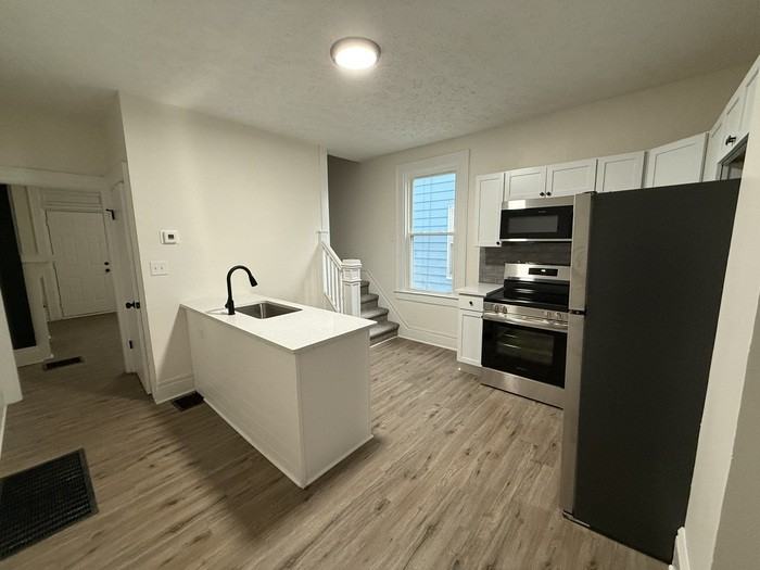 977 Miller Ave #977 - Photo 4 of 15