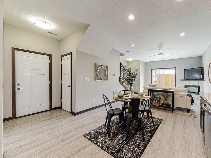 1033 Nw Shriver Blvd - Photo 4 of 10