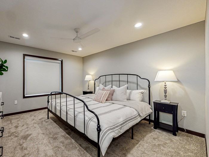 1033 Nw Shriver Blvd - Photo 7 of 10