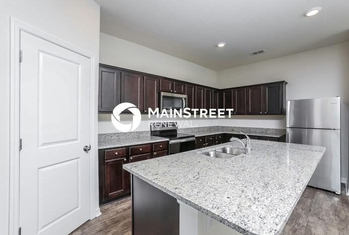 3008 Neverland Dr - Photo 4 of 16