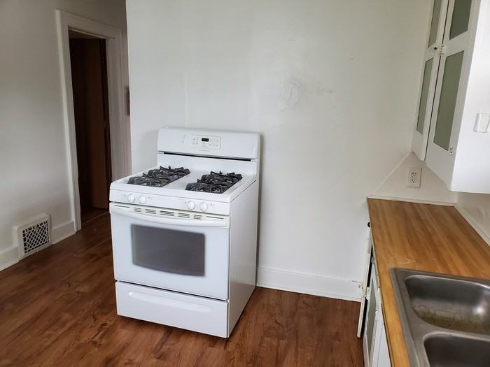 714 S Burdick St #2 - Photo 5 of 7