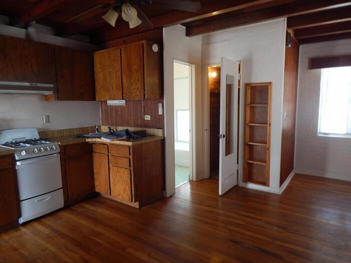 1442 E 9th St #0 - Photo 3 of 4