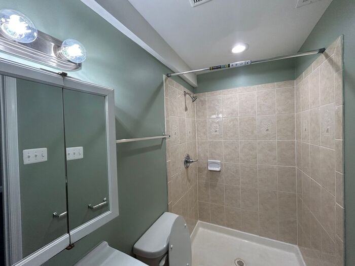 2799 Pelham Ave - Photo 5 of 10