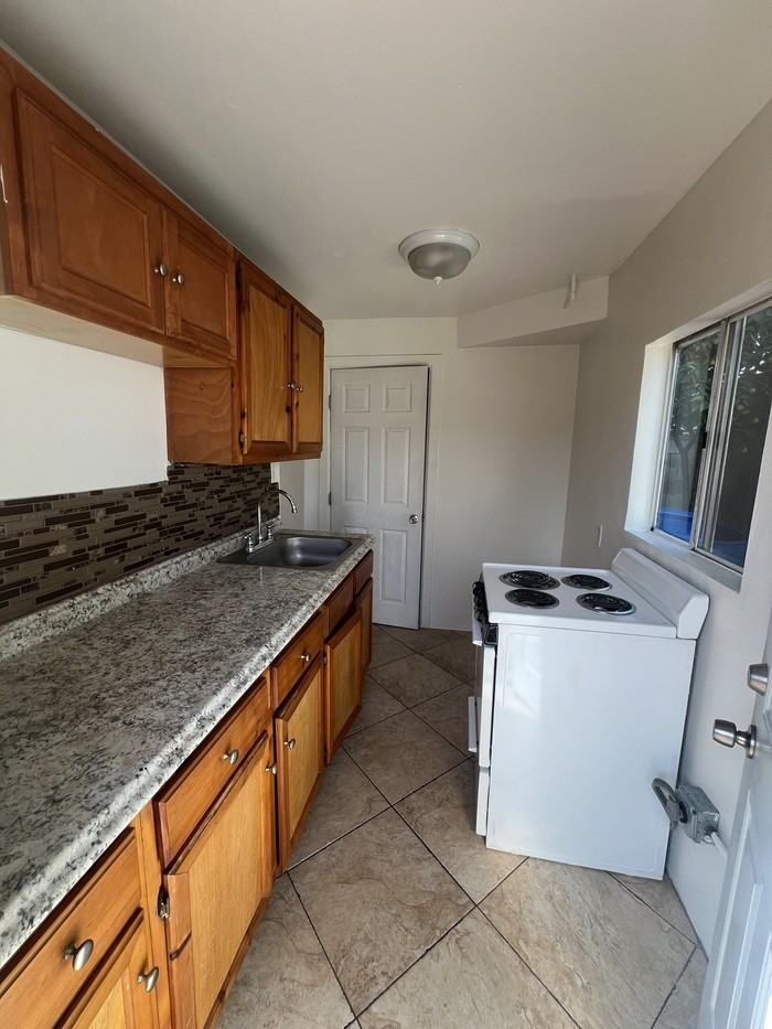 4079 Santa Ana Street #D - Photo 5 of 7