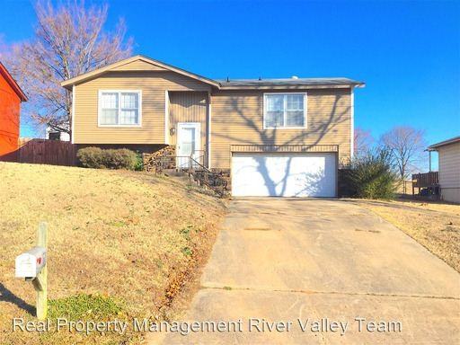 802 L St - Photo 2 of 15