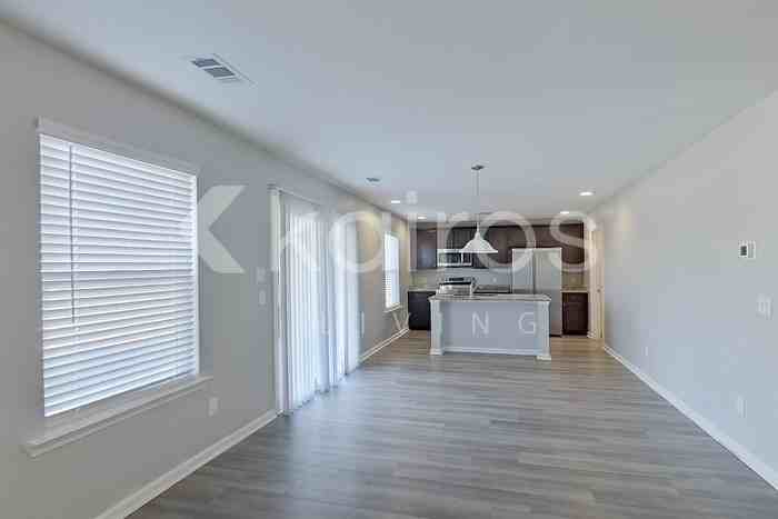 102 Colonial Way - Photo 6 of 30