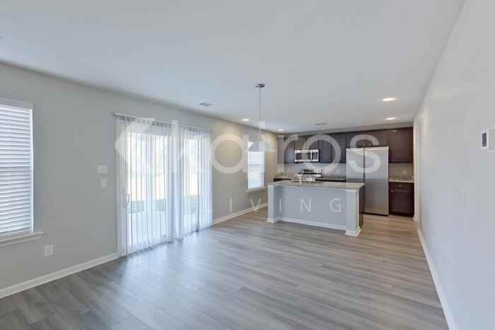 102 Colonial Way - Photo 7 of 30