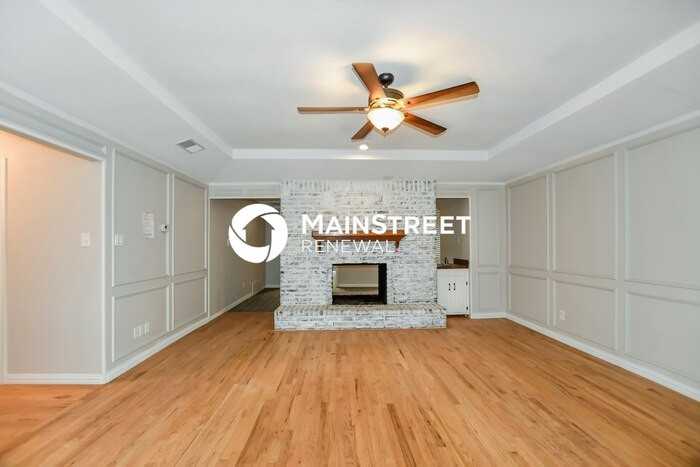 5401 Edgewater Cir - Photo 2 of 16