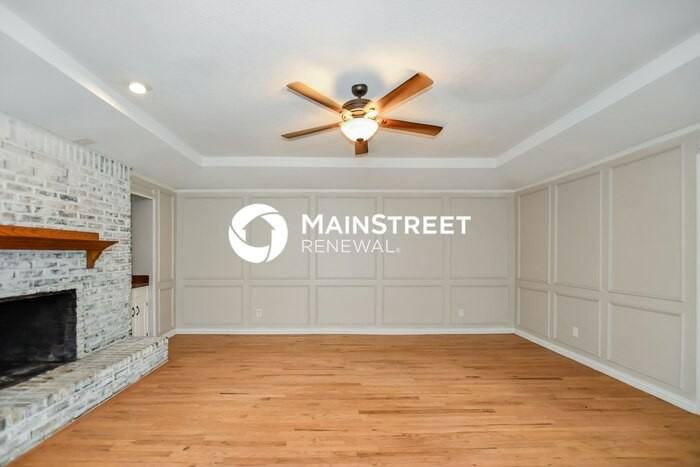 5401 Edgewater Cir - Photo 3 of 16