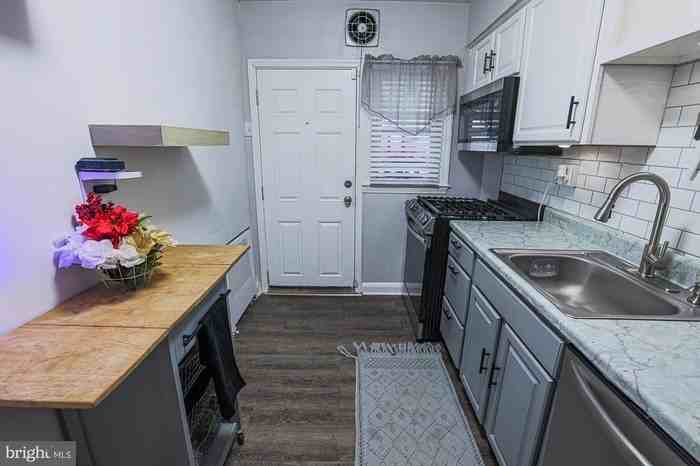 1999 Swansea Rd - Photo 7 of 15