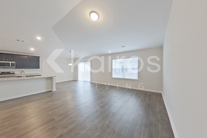 107 Lord Effingham Way - Photo 2 of 30