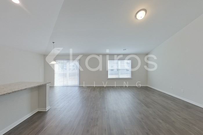 107 Lord Effingham Way - Photo 2 of 31